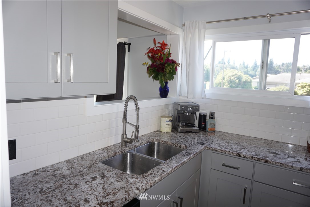 1507 South Machias Road Snohomish, WA 98290 - Photo 20 of 22 a kitchen with a sink and a window