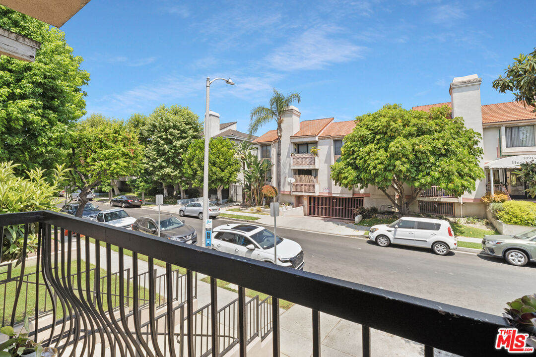 10916 Huston Street, Unit 102 North Hollywood, CA 91601 - Photo 12 of 22