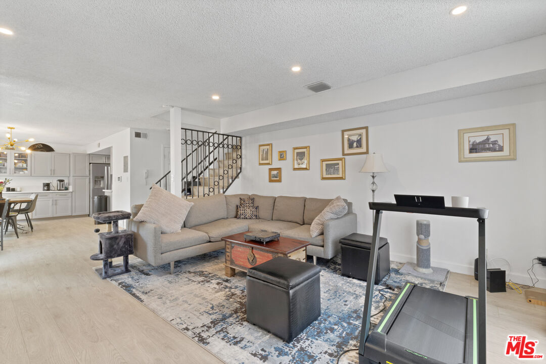 10916 Huston Street, Unit 102 North Hollywood, CA 91601 - Photo 13 of 22