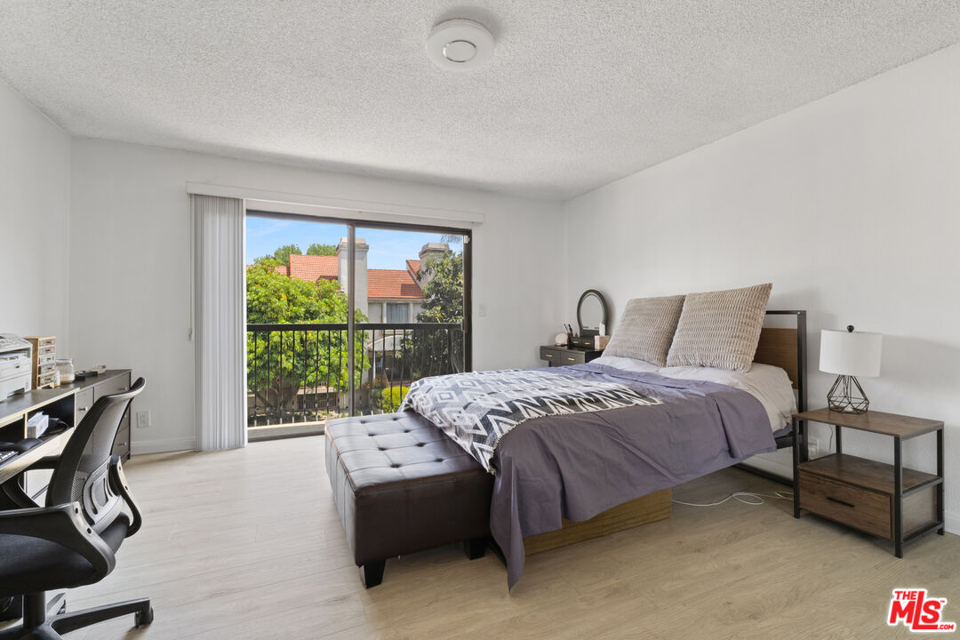 10916 Huston Street, Unit 102 North Hollywood, CA 91601 - Photo 16 of 22