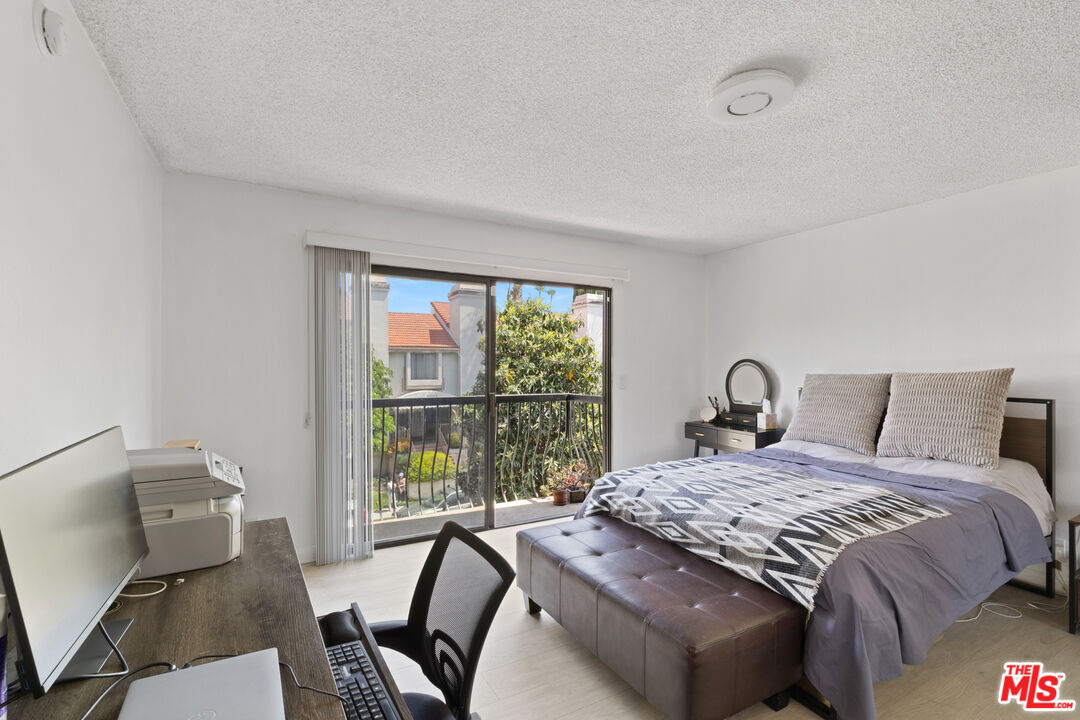 10916 Huston Street, Unit 102 North Hollywood, CA 91601 - Photo 17 of 22