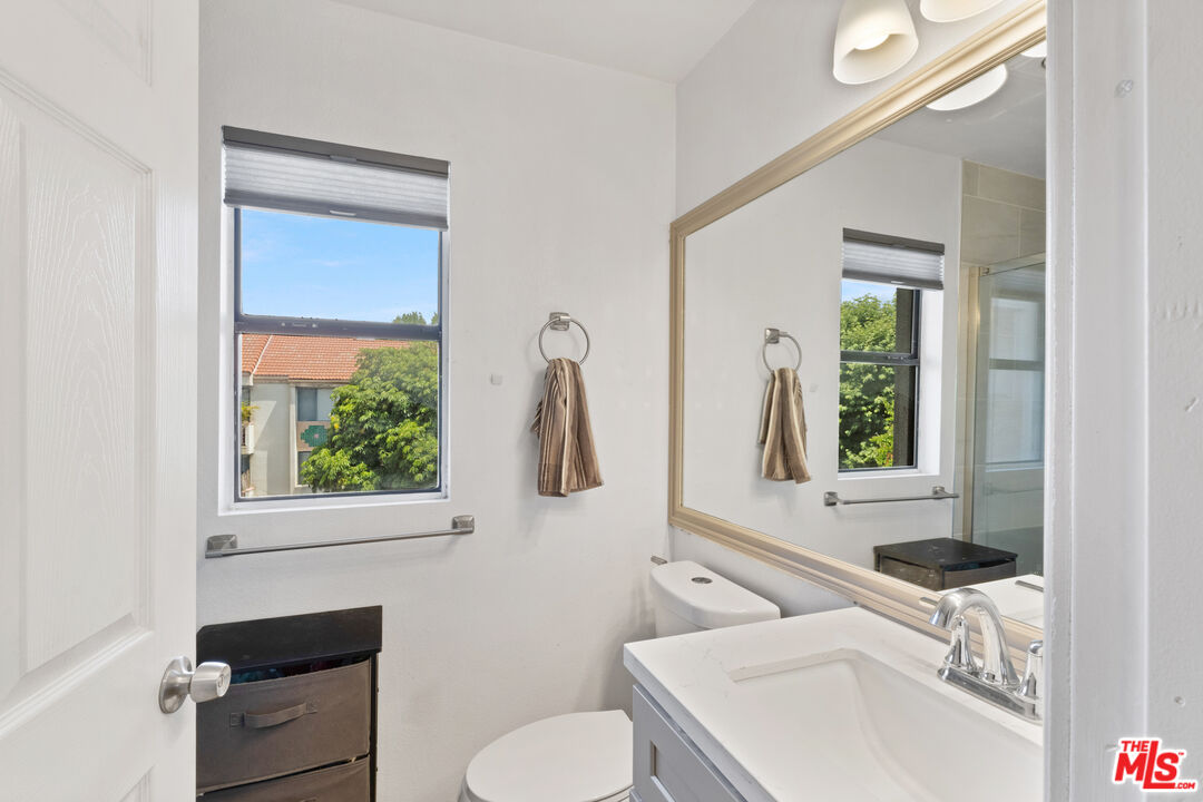 10916 Huston Street, Unit 102 North Hollywood, CA 91601 - Photo 19 of 22