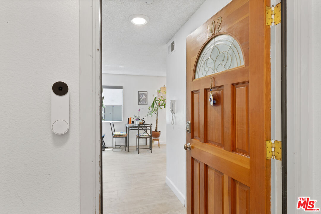 10916 Huston Street, Unit 102 North Hollywood, CA 91601 - Photo 4 of 22