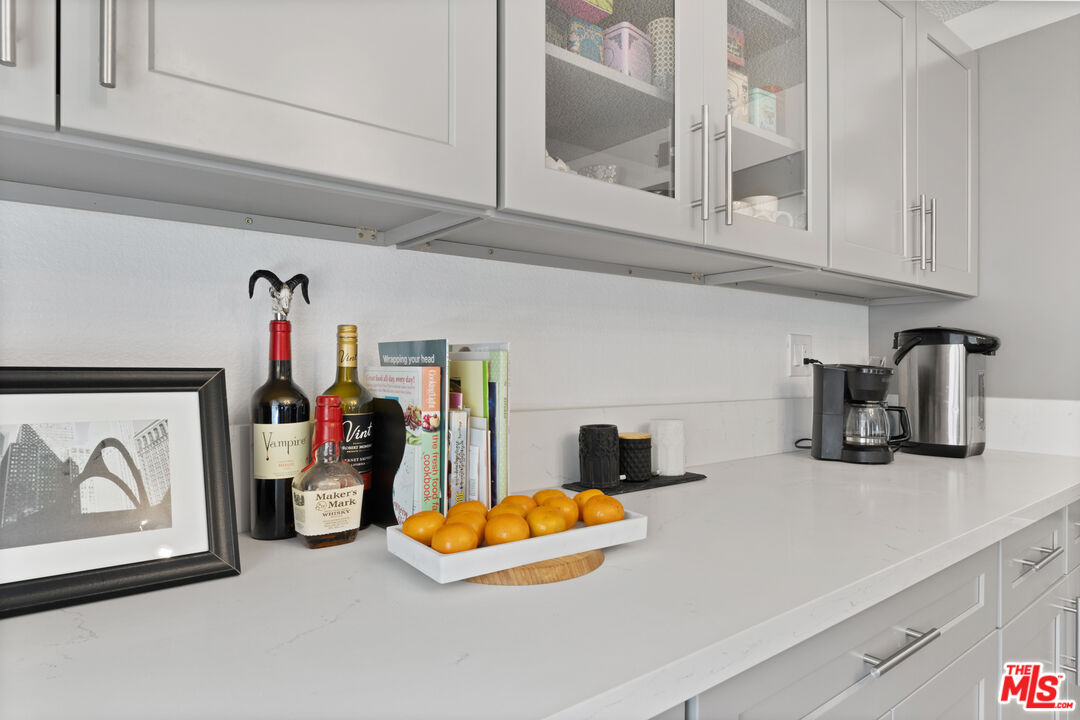 10916 Huston Street, Unit 102 North Hollywood, CA 91601 - Photo 9 of 22