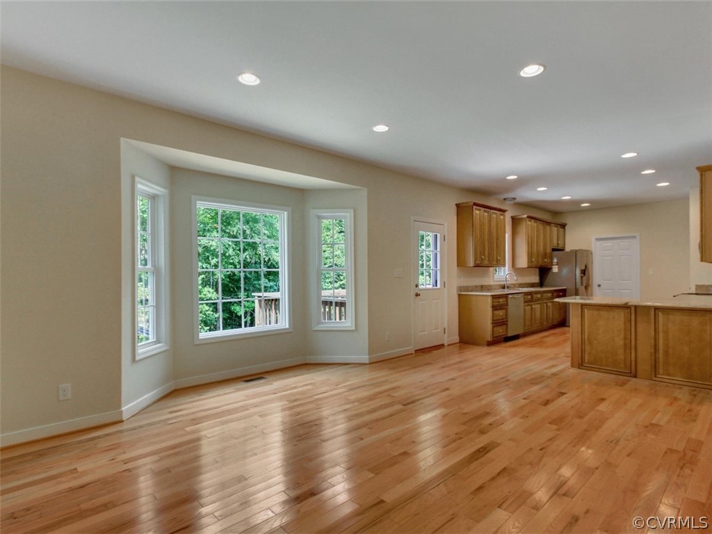 4720 Powhatan Lakes Road Powhatan, VA 23139 - Photo 11 of 35 Dining Area with picturesque bow window overlookin