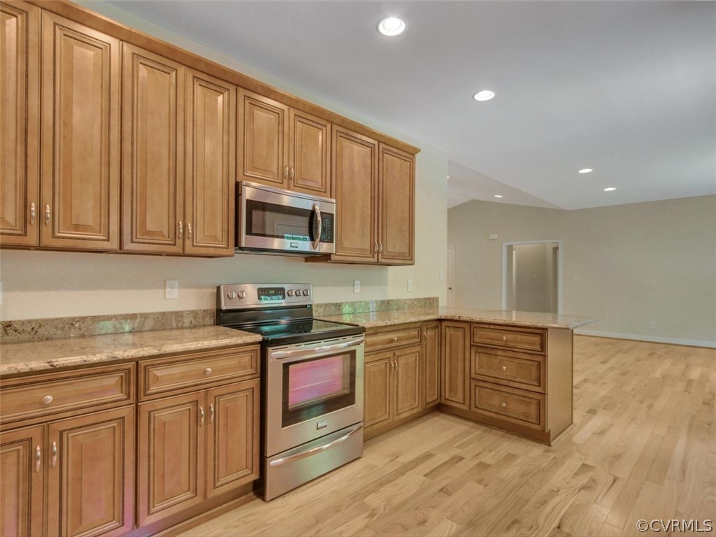 4720 Powhatan Lakes Road Powhatan, VA 23139 - Photo 17 of 35 Kitchen with granite counter-tops, breakfast bar,