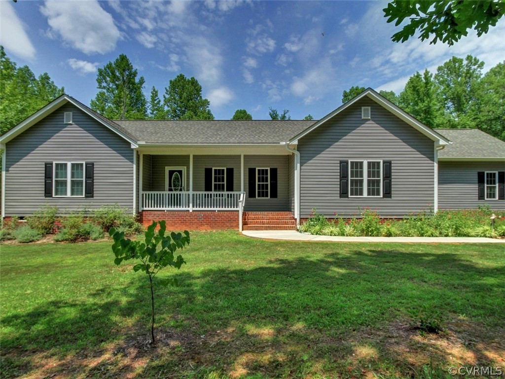 4720 Powhatan Lakes Road Powhatan, VA 23139 - Photo 4 of 35 Front exterior view