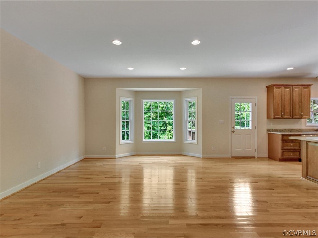 4720 Powhatan Lakes Road Powhatan, VA 23139 - Photo 10 of 35 Dining Area with picturesque bow window overlookin