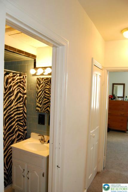 606 West Broad Street, Unit F Bethlehem, PA 18018 - Photo 16 of 23 Peek into the bathroom...