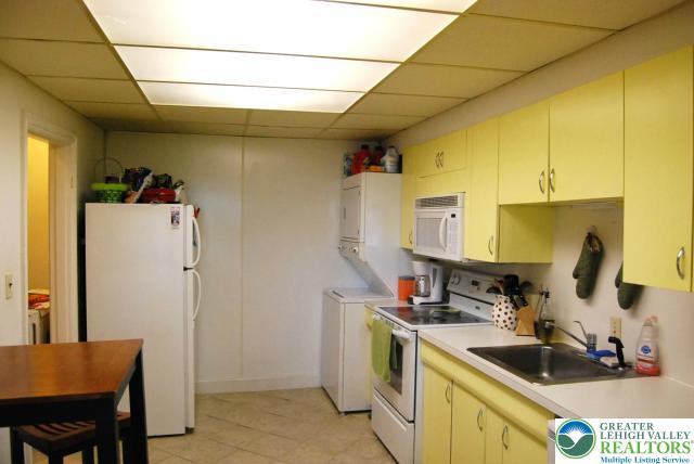 606 West Broad Street, Unit F Bethlehem, PA 18018 - Photo 5 of 23 In the kitchen is the full-size refrigerator and over/under clothes dryer/washer...