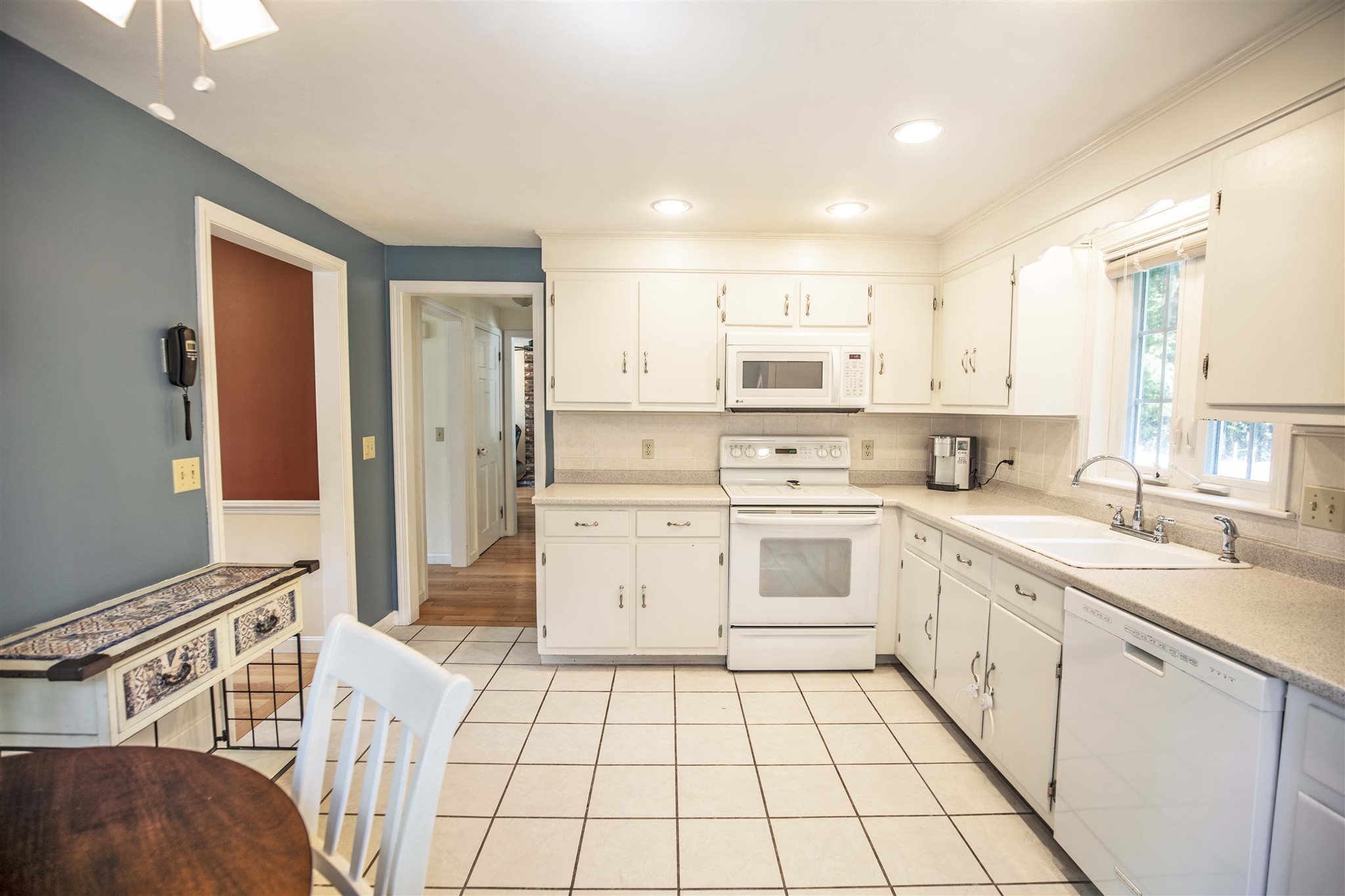 9 Ballard Road Derry, NH 03038 - Photo 7 of 22