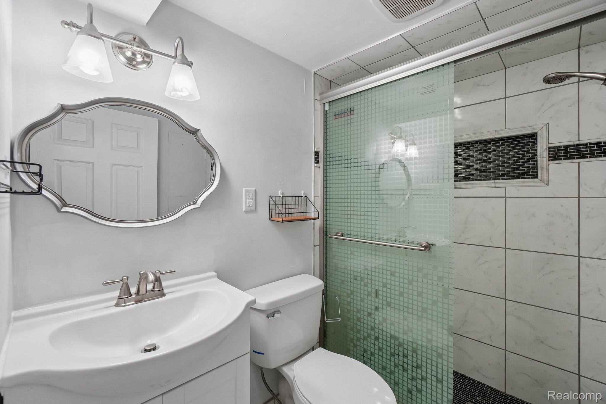 8401 18 18 Mile Road, Unit 112 Sterling Heights, MI 48313 - Photo 19 of 25 18-web-or-mls-Eighteen Mile Rd 112-S0107-018.jpg