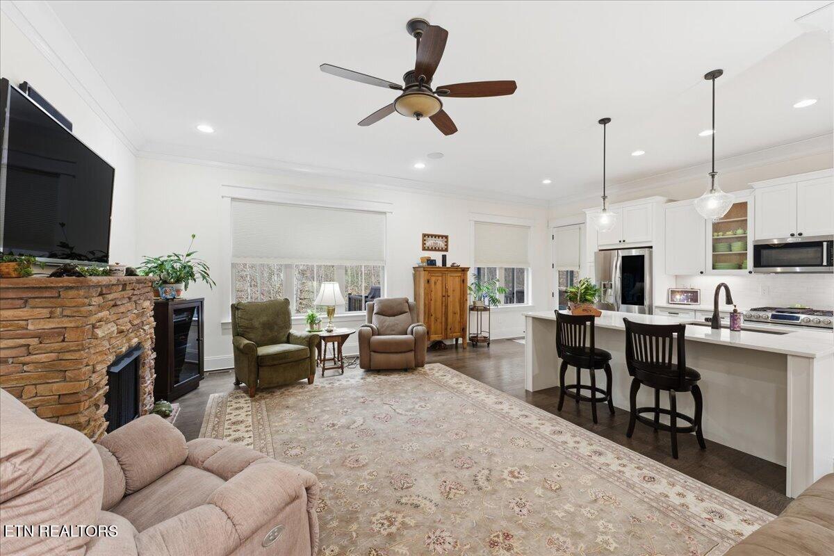 107 Daleyuhski Way Loudon, TN 37774 - Photo 4 of 43 04-Living Room