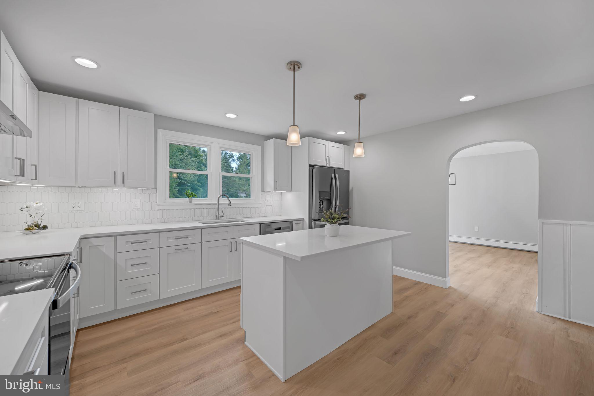 67 Christopher Mill Road Medford, NJ 08055 - Photo 4 of 32 Kitchen open to dining room