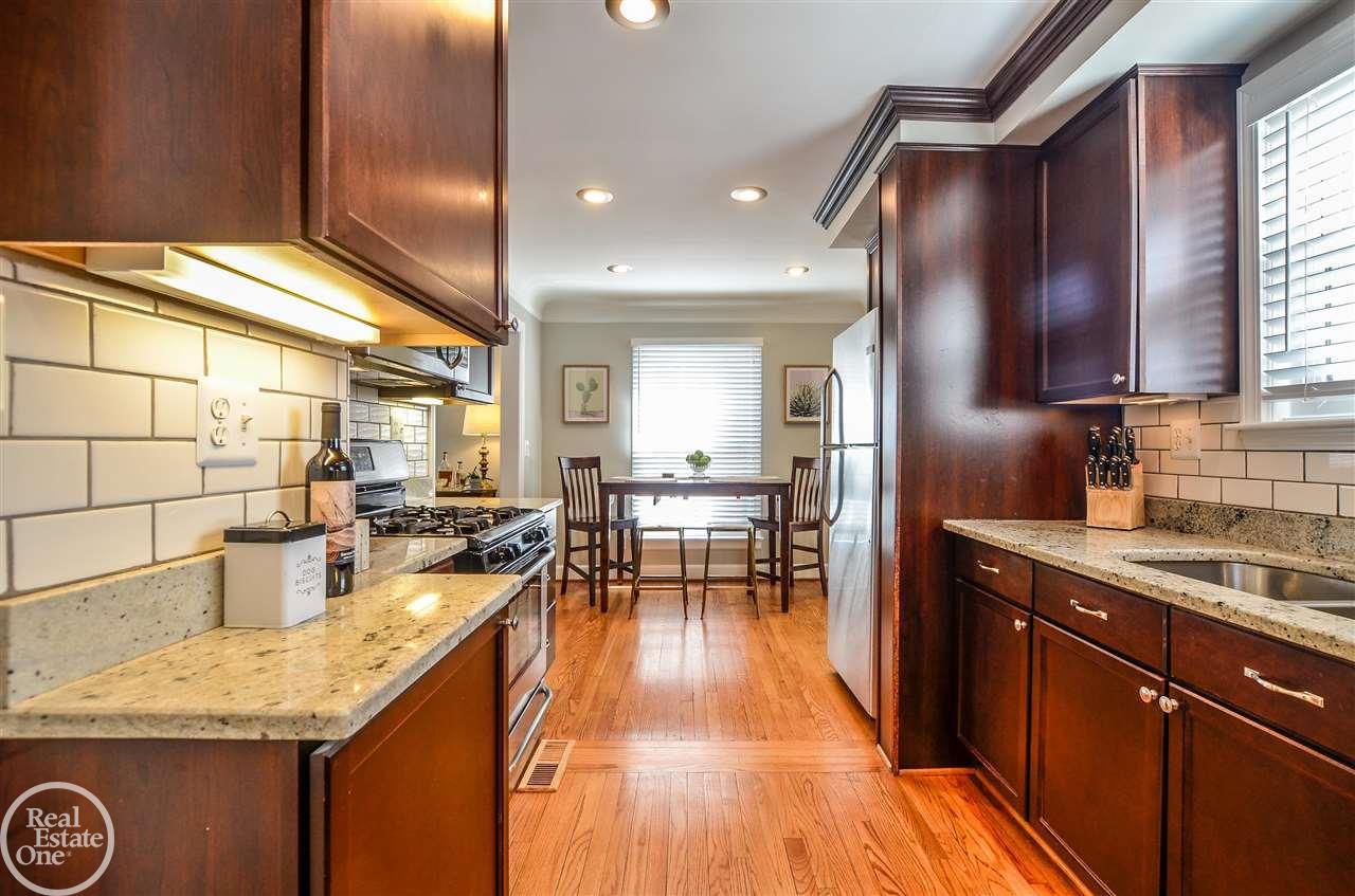 1753 Hampton Road Grosse Pointe Woods, MI 48236 - Photo 15 of 29