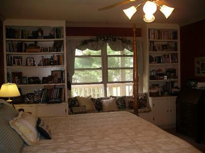 127 Ridge Road Versailles, KY 40383 - Photo 36 of 55 1st Floor Master built in bookcases and