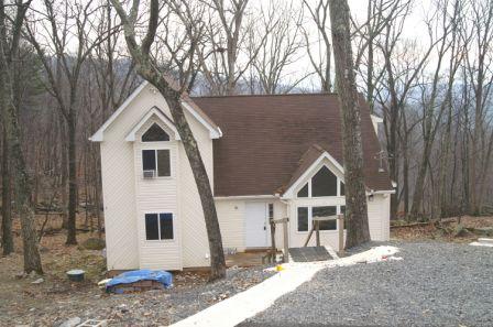 671 Edinburgh Road Bushkill, PA 18324 - Photo 1 of 9 Front of Home