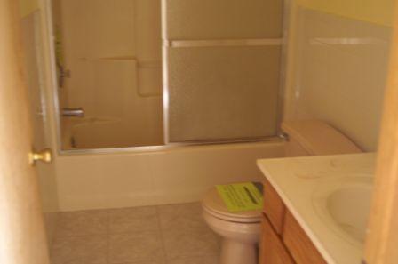 671 Edinburgh Road Bushkill, PA 18324 - Photo 6 of 9 Bathroom
