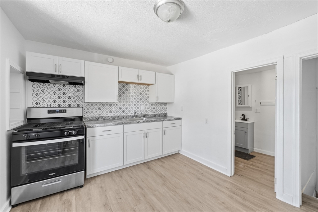 5 Floyd Street Lowell, MA 01852 - Photo 3 of 35