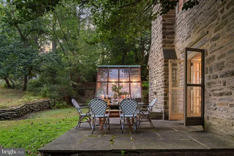 a front view of house with yard