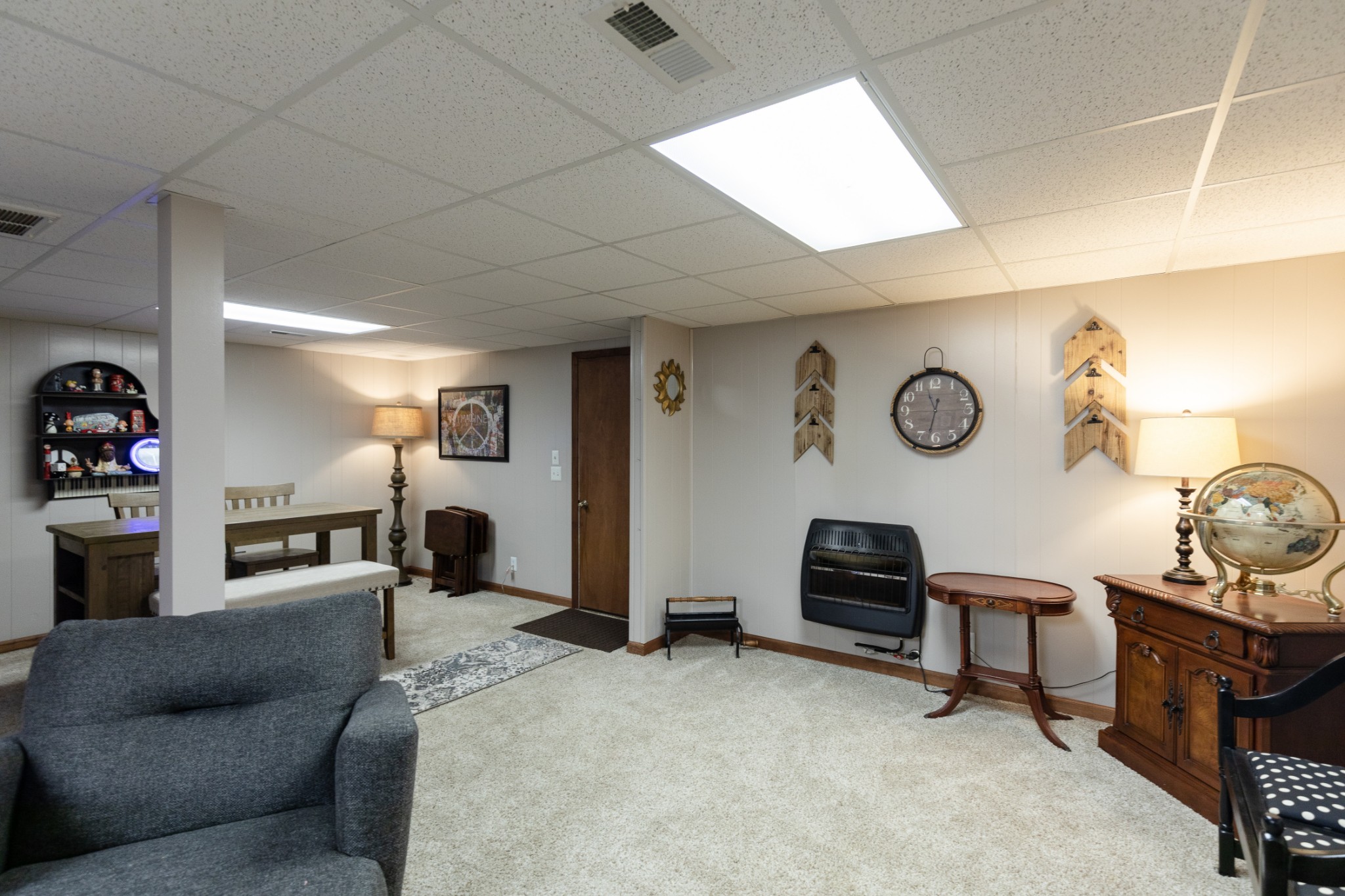 2004 Cherokee Trail Springfield, TN 37172 - Photo 25 of 38 a living room with furniture and a flat screen tv
