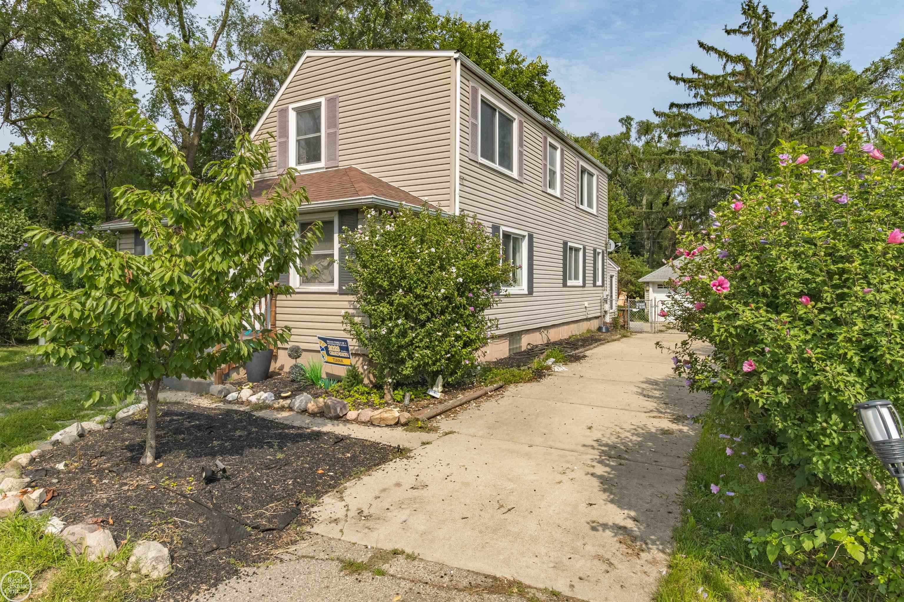 10218 Wayne Road Livonia, MI 48150 - Photo 2 of 43 50120576-1.JPG