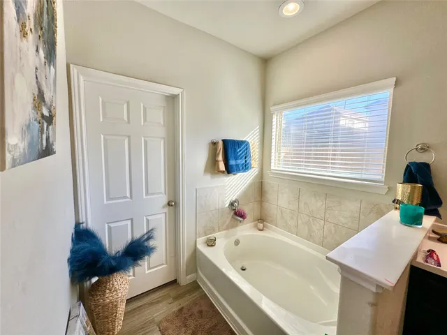 $252,500 | 6542 Castle Loch Court, Houston, TX 77048