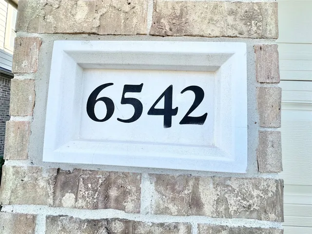 $252,500 | 6542 Castle Loch Court, Houston, TX 77048