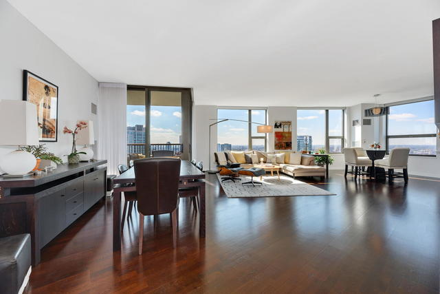 501 North Clinton Street, Unit 3203 Chicago, IL 60654 - Photo 2 of 35