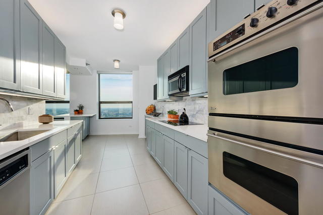 501 North Clinton Street, Unit 3203 Chicago, IL 60654 - Photo 16 of 35