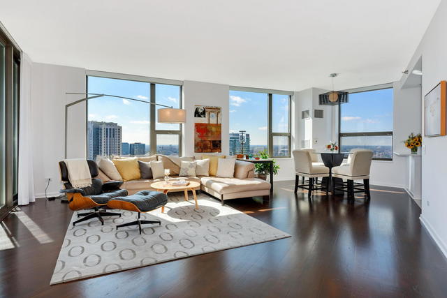 501 North Clinton Street, Unit 3203 Chicago, IL 60654 - Photo 3 of 35