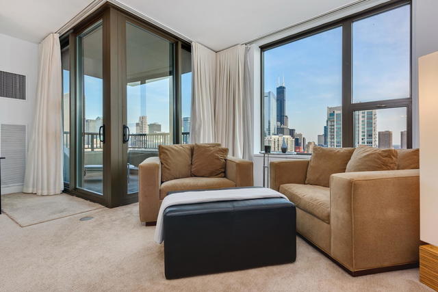 501 North Clinton Street, Unit 3203 Chicago, IL 60654 - Photo 23 of 35