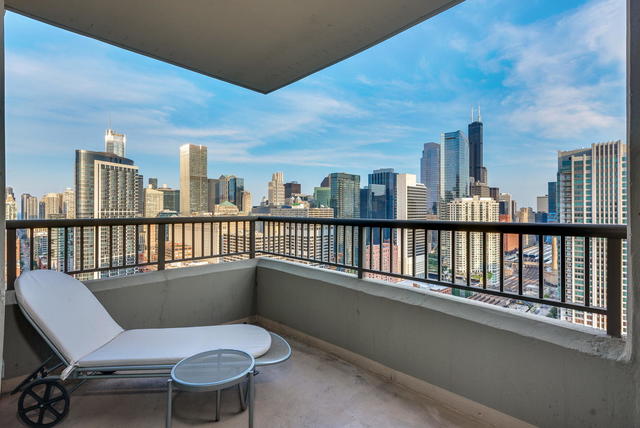 501 North Clinton Street, Unit 3203 Chicago, IL 60654 - Photo 26 of 35