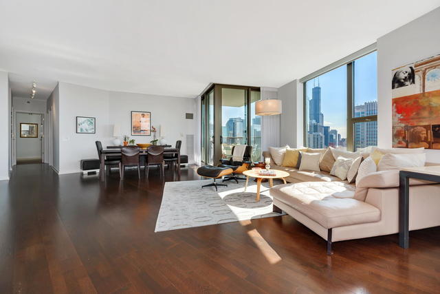 501 North Clinton Street, Unit 3203 Chicago, IL 60654 - Photo 4 of 35