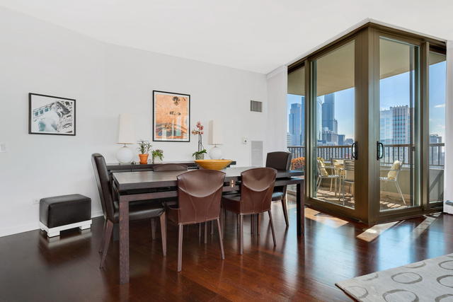 501 North Clinton Street, Unit 3203 Chicago, IL 60654 - Photo 5 of 35