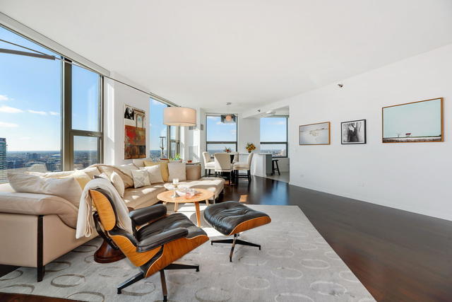 501 North Clinton Street, Unit 3203 Chicago, IL 60654 - Photo 7 of 35