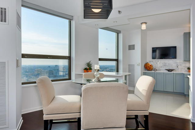 501 North Clinton Street, Unit 3203 Chicago, IL 60654 - Photo 8 of 35