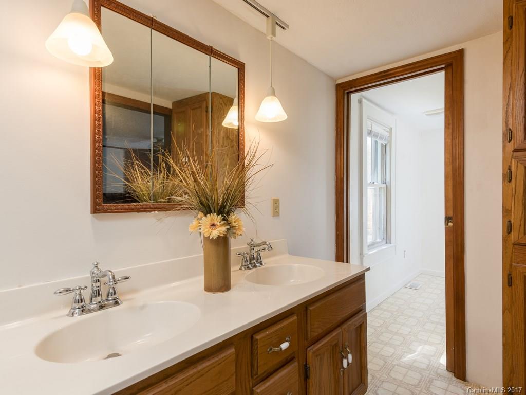 598 Morgan Hill Road Fairview, NC 28730 - Photo 15 of 24 Gallery Image 15