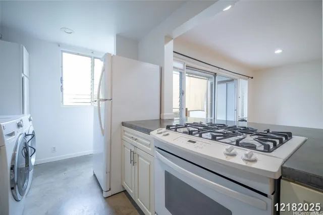 $2,700 | 98-448 Kilinoe Street, Unit 907, Aiea, HI 96701