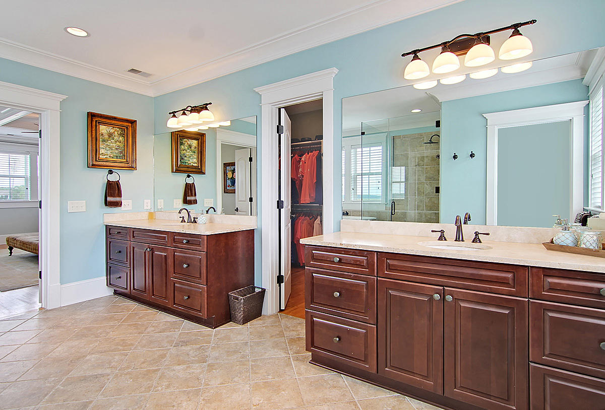 2525 Ballast Point Mount Pleasant, SC 29466 - Photo 27 of 95 2525 Ballast Pt master ba vanities