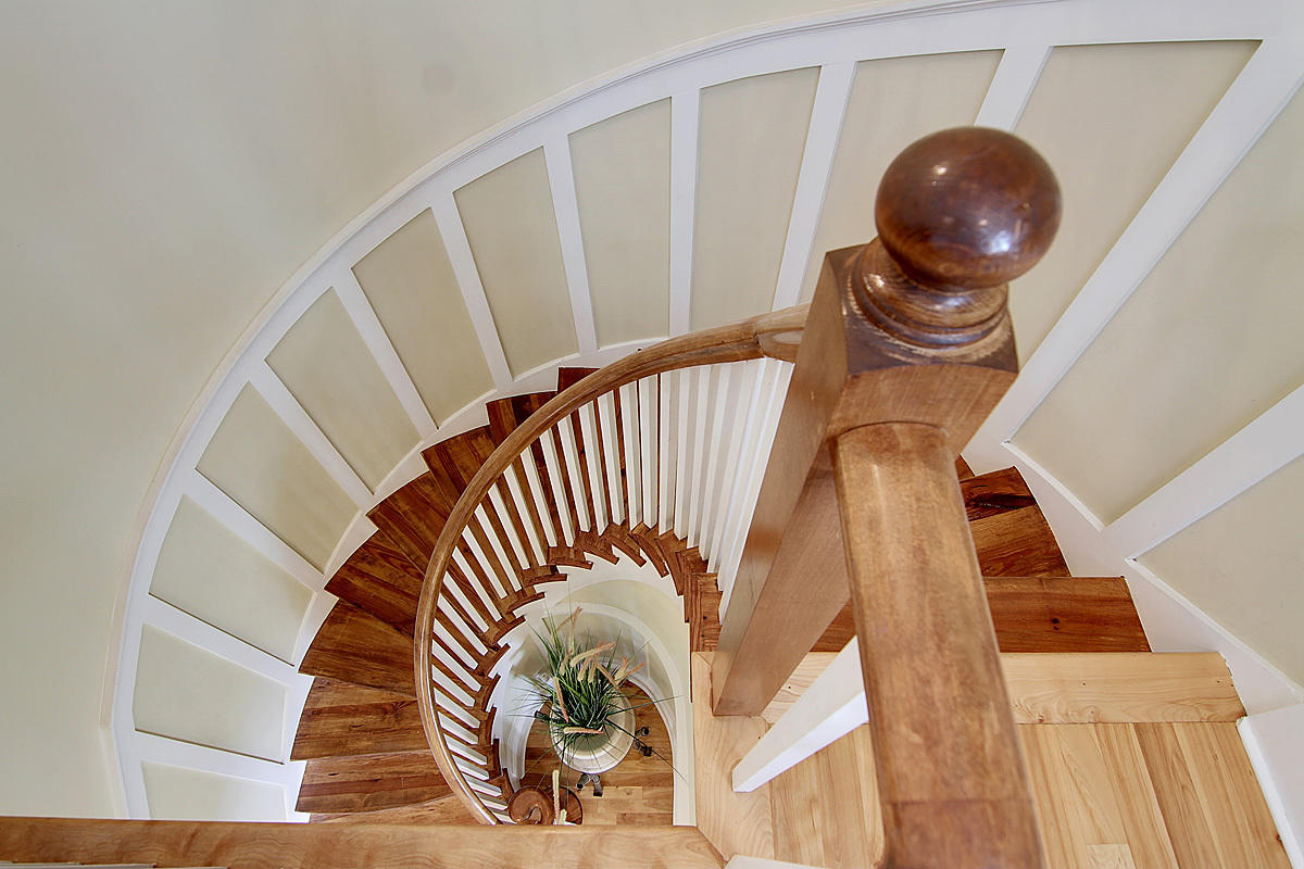 2525 Ballast Pt stairwell