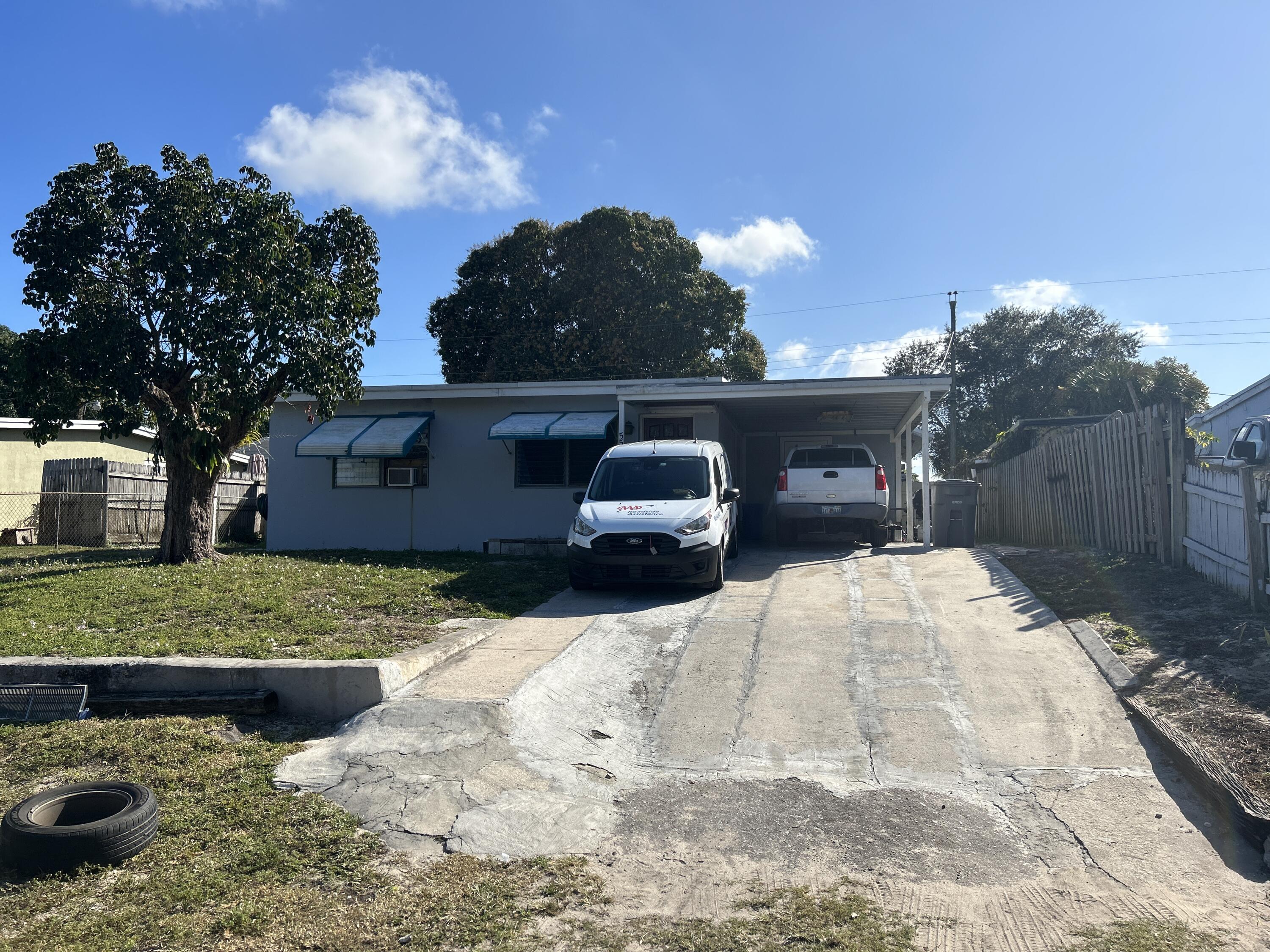 550 Seagrape Road Lake Worth, FL 33462 - Photo 1 of 8 Photos