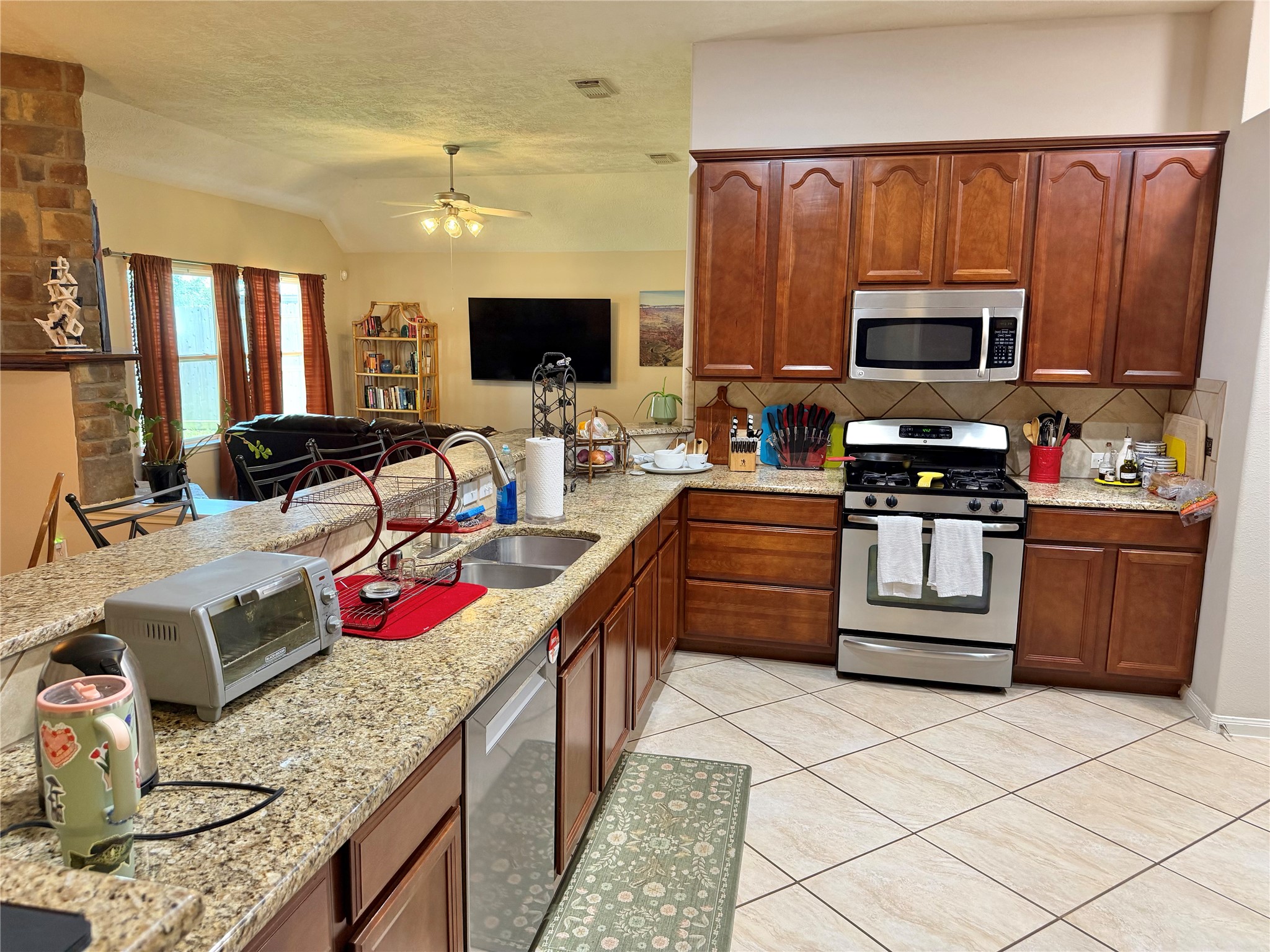 1907 Tavish Lane Conroe, TX 77301 - Photo 5 of 22