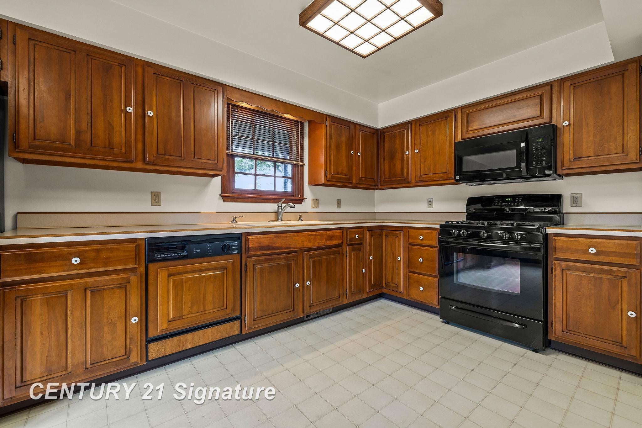 1545 North Graham Road Freeland, MI 48623 - Photo 9 of 45 Gallery Image 9
