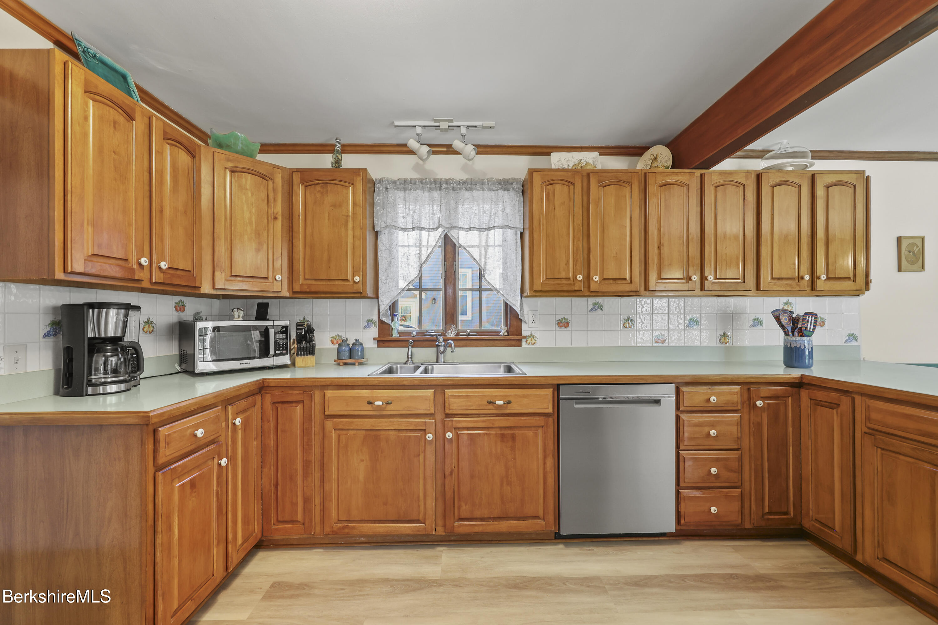 61 Harding Street Pittsfield, MA 01201 - Photo 21 of 48 95 Kitchen