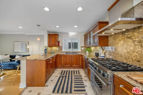 $1,389,000 | 10417 Louisiana Avenue, Unit PH4, Los Angeles, CA 90025