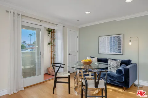 $1,389,000 | 10417 Louisiana Avenue, Unit PH4, Los Angeles, CA 90025