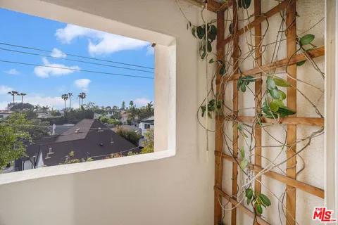 $1,389,000 | 10417 Louisiana Avenue, Unit PH4, Los Angeles, CA 90025
