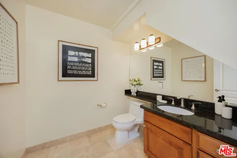 $1,389,000 | 10417 Louisiana Avenue, Unit PH4, Los Angeles, CA 90025