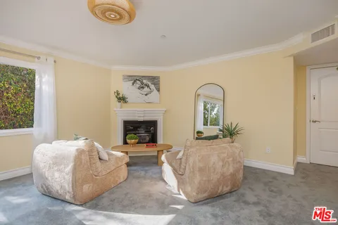 $1,389,000 | 10417 Louisiana Avenue, Unit PH4, Los Angeles, CA 90025